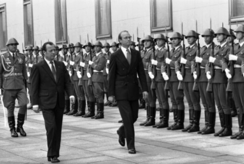 10345597 - Head of West Germany's Permanent Representation in East Germany, Hans Otto Braeutigam is welcomed by a honor guard on May 24, 1985 in East Berlin, Germany. Person at left unidentified. (AP Photo/Elke Bruhn-Hoffmann)