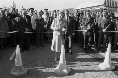 1677851 - The Prime Minister Mrs Margaret Thatcher cuts the ribbon to open the final section of the M25 motorway.