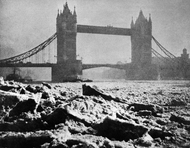 Mud, Flood And Blood Photos Of London’s River Thames 1895