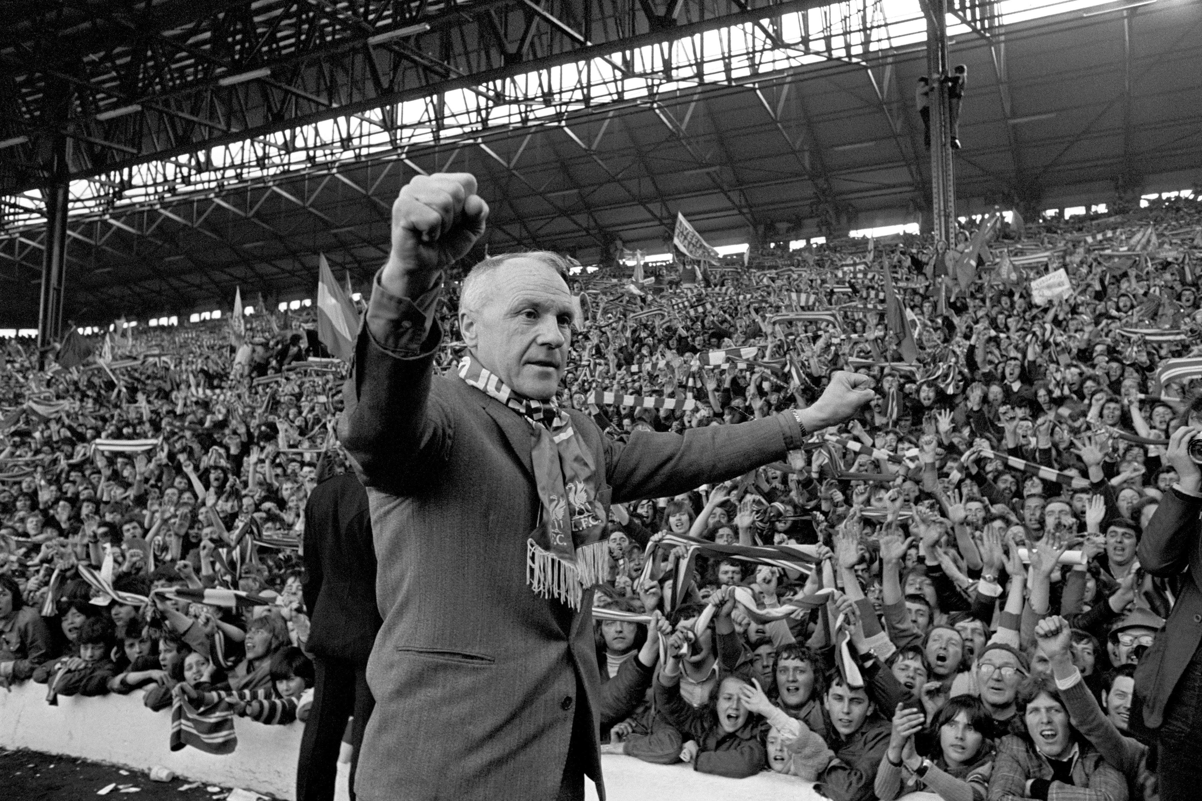 http://flashbak.com/wp-content/uploads/2014/09/Turning-towards-the-Kop-end-of-Anfield-Shankly-gets-an-ovation-from-the-fans-who-idolised-him-when-Liverpool-became-League-champions-2741973-PA-1229338-2.jpg