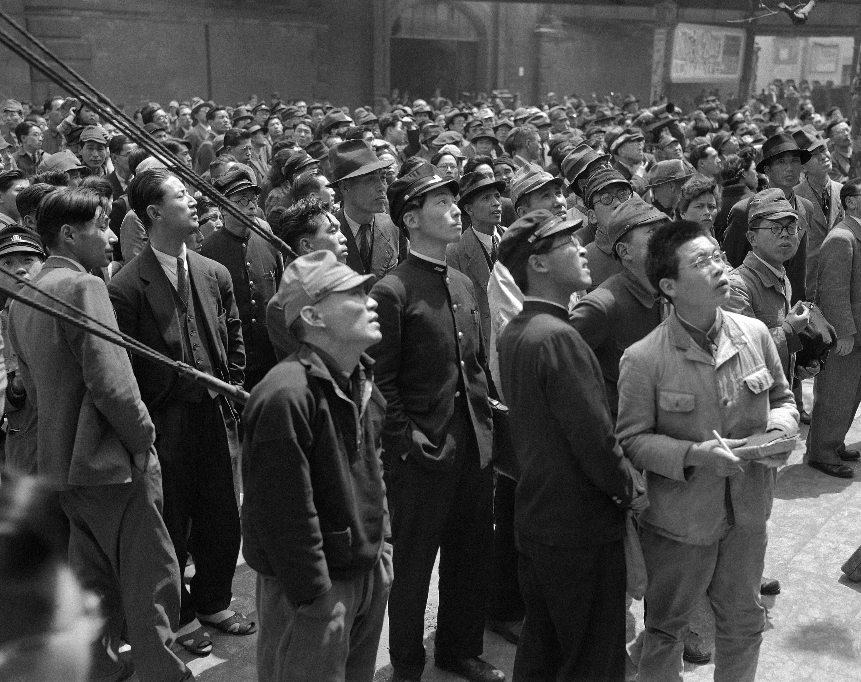 tokyo-japan-1917-1950-rare-images-of-love-loathing-and-life