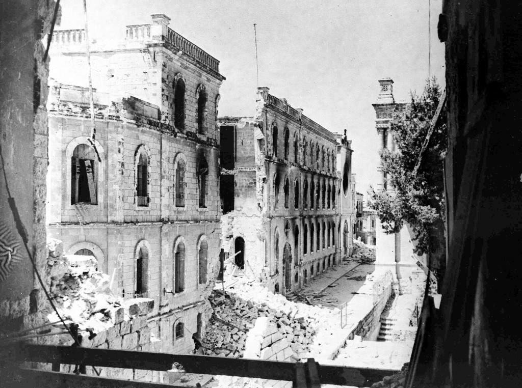 View of desolated Sulimans Way, in the old city of Jerusalem, Palestine, July 20, 1948, which forms a front line between the Arabs inside and Jewish forces outside the walls. Fierce fighting happened between the two forces following the expiry of a two-day truce. (AP Photo/Pringle) Ref #: PA.5736797  Date: 20/07/1948 