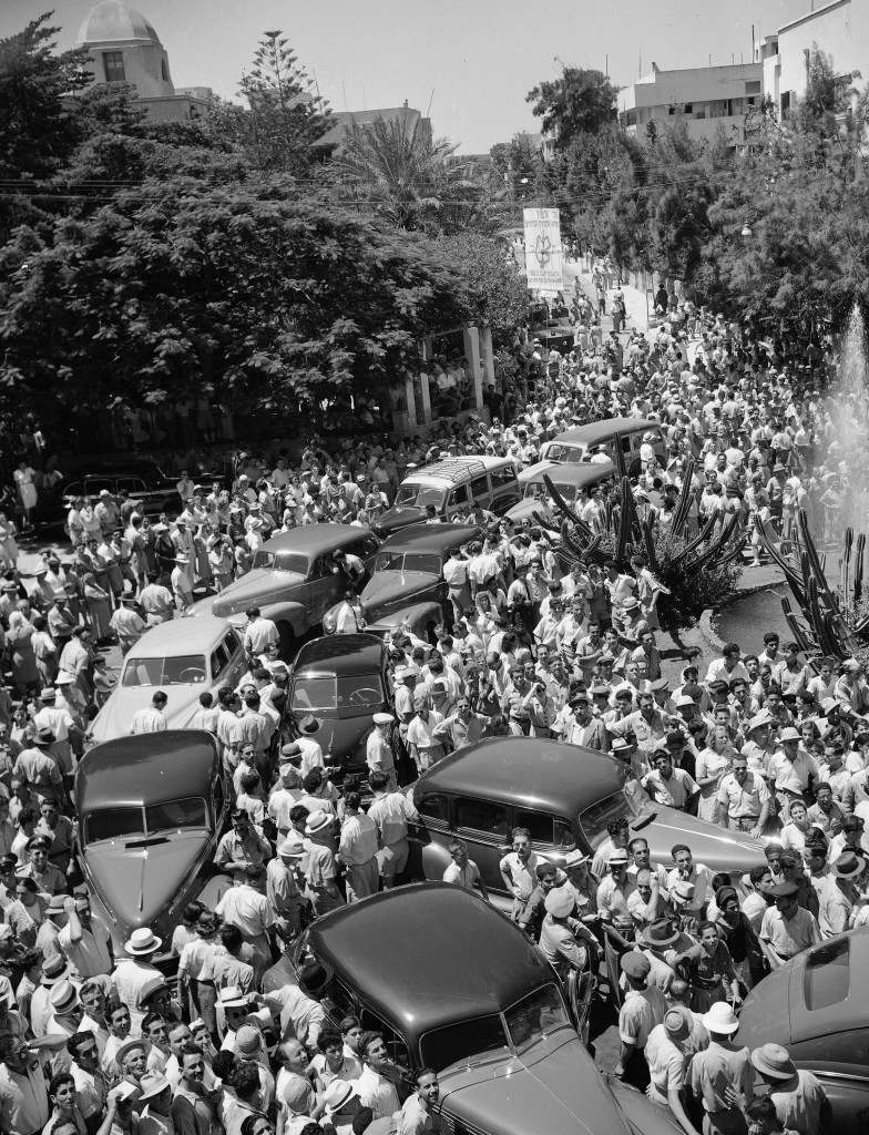Residents of Tel Aviv, Palestine's all-Jewish city, swarm around automobiles of members of the United Nations Special Commission on Palestine in front of the city's town hall, June 25, 1947, as the commission arrives for a tour of inspection. (AP Photo/Jim Pringle) Ref #: PA.5737153  Date: 25/06/1947