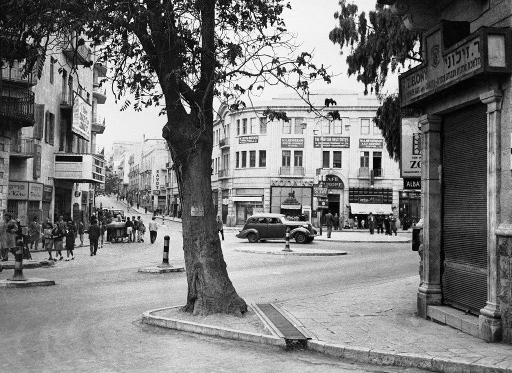 Jerusalem'’s main street inter-section-Zion Square, on Nov. 28, 1945. (AP Photo) Ref #: PA.9933840  Date: 28/11/1945
