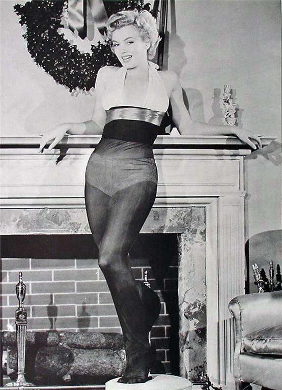 ‘tis The Season For Vintage Christmas Pin Up Girls