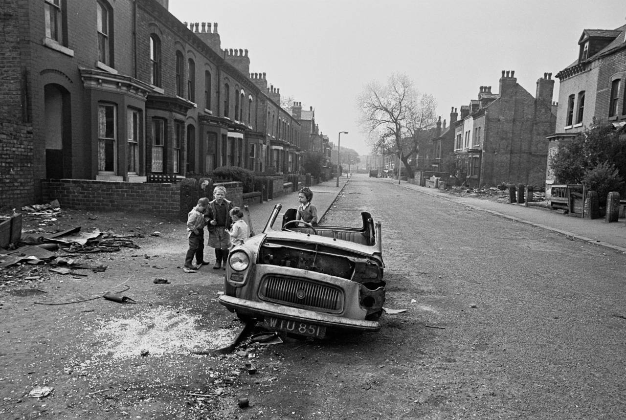Powerful Photos Of Manchester Slums 1969-72