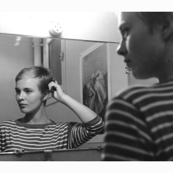 Jean Seberg In Jean Luc Godards Bout De Souffle Breathless