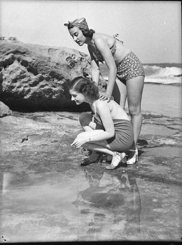 The Women Of The Women Relax On Sydney S Tamarama Beach In