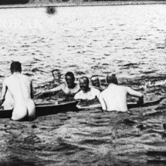 Naked Royals: Czar Nicholas II and Courtiers bathe in the nude at Tsarskoye Selo
