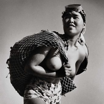 Japan’s Mermaid Pearl Divers In Photos – 1950s
