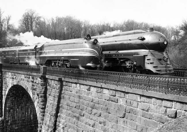 The Coronation Scot, in America for the New York World's Fair, made several runs between Washington and Baltimore, where she awakened considerable interest. The Coronation Scot stops here on a bridge near Washington, alongside the famous American train Royal Blue, on March 27, 1939. 
