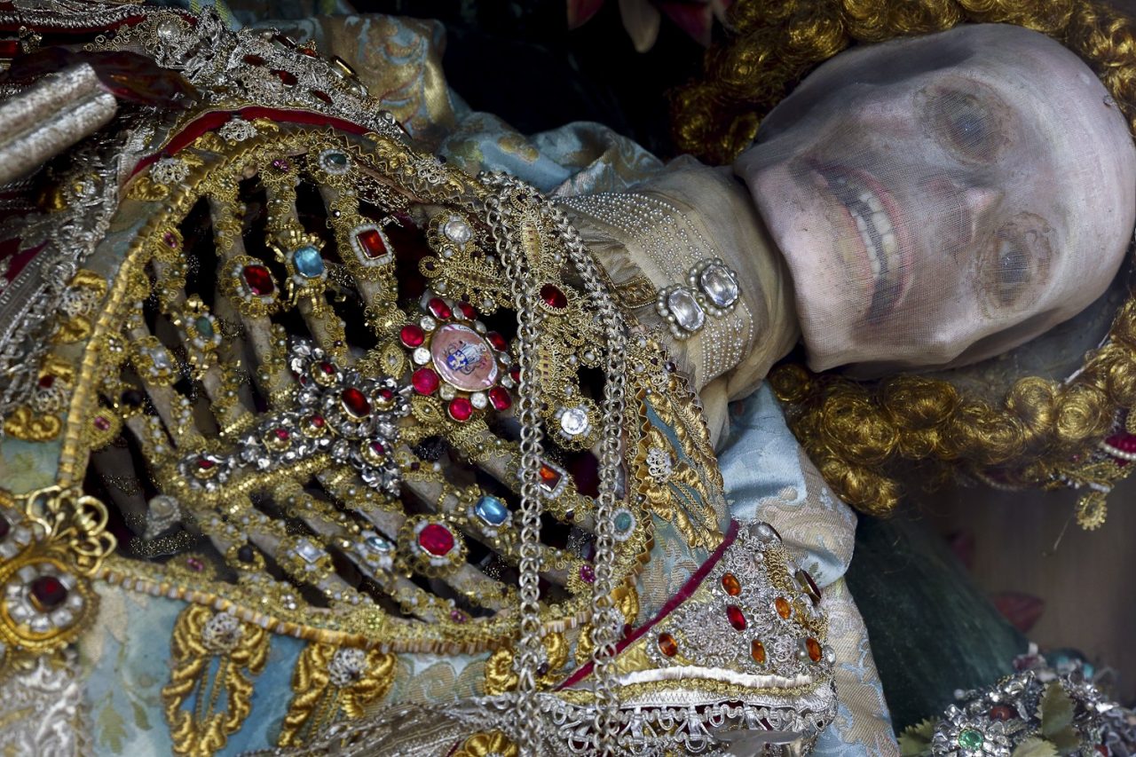 Bone Idols: The Cult Of Dripping Saints In Jewels - Incredible Photos ...