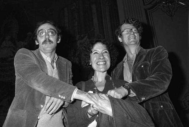 Winners of French prestigiuos literature awards, from left to right: Swiss writer Jean-Luc Benoziglio, Prix Medicis, for his novel "Cabinet Portrait", French authoress Jocelyne Francois, Prix Femina, for her novel "Joue-nous Espana" (Play Us Espana) and South African novelist Andre Brink, Prix Medicis etranger, for "Une saison blanche et seche" (A Dry White Season) pose together on November 24, 1980 in Paris, France