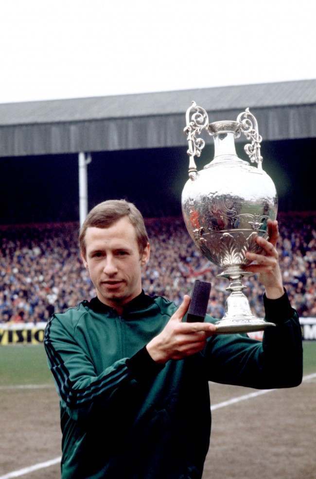 Soccer - Football League Division One - Nottingham Forest v Birmingham City Nottingham Forest captain John McGovern lifts the League Championship trophy Date: 29/04/1978