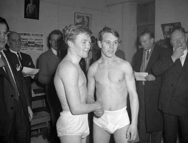 Terry Spinks (l) shakes hands with opponent Billy 'The Kid' Davis ahead of their featherweight bout at The Empire Pool, London. Date: 27/03/1962 