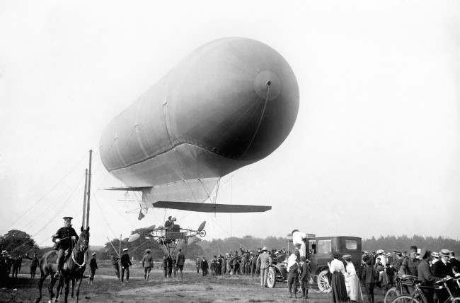 The Army Dirigible II.(Nulli Secundus II), which was partially made from her predecessor, Nulli Secundus I This was the second time that the Nulli Secundus II had attempted to fly. This flight lasted only 15 minutes, due to a damaged water pipe, and the craft was never flown again. Date: 14/08/1908