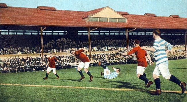 Soccer - FA Charity Shield Replay - Manchester United v Queens Park Rangers - Stamford Bridge Manchester United on the attack NULL Date: 29/08/1908 