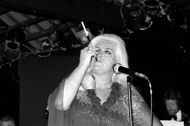 Diana Dors performing at Country Cousin. Ref #: PA.8520371 Date: 09/11/1978