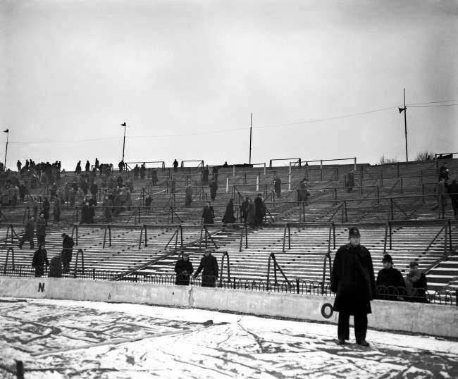 Charlton Athletic V Chelsea - Stamford Bridge Part of the 'crowd' watching the match at Stamford Bridge. Ref #: PA.9354118  Date: 22/02/1956