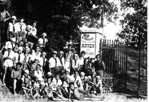The most famous PR image of the pioneria of the Soviet Union was a summer vacation camp situated in the Crimea (Ukraine), next to Gurzuf town. Founded as a sanatorium for the kids suffering and recovering from the TB by the Russian Society of the Red Cross, it first opened doors in 1925, June 16th, accommodating about 80 kids from Moscow and the nearest Ukrainian towns.