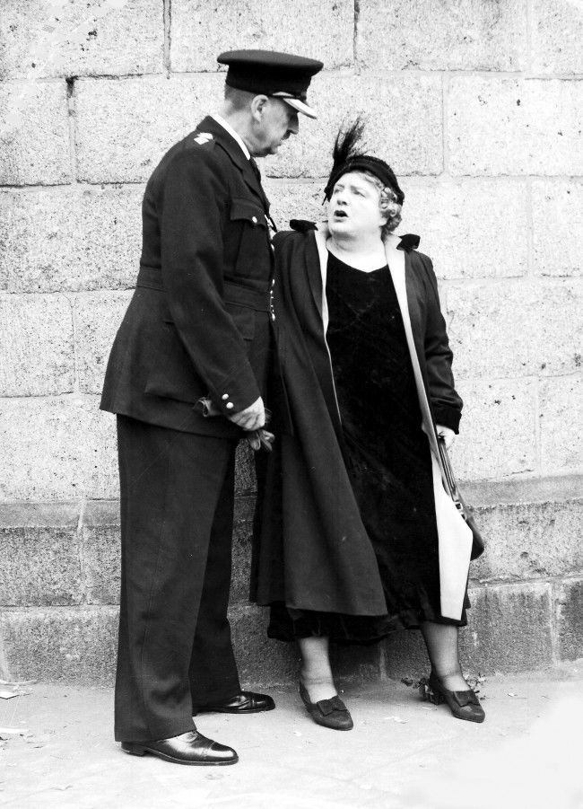 1955 Ruth Ellis Shoots Her Lover David Blakely Outside The Magdala Pub In Hampstead Flashbak 