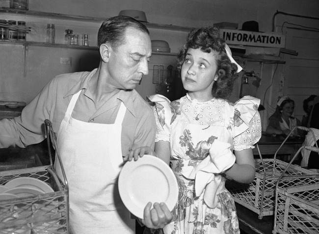 oung actress Jane Powell, who just completed work in ?Song of the Open Road,? does her bit at the canteen drying dishes for dishwasher Buster Keaton, once-famous stone-face comedian in Hollywood, Los Angeles, April 22, 1944. (AP Photo) Ref #: PA.8603982 Date: 22/04/1944 