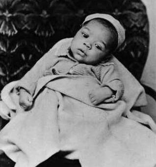 Jimi Hendrix As A Baby With His Parents In The Early 1940s