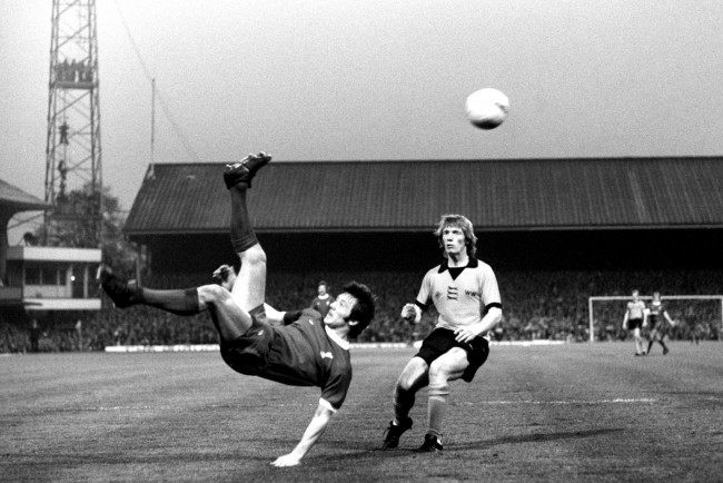 Liverpool's Jimmy Case (l) tries an overhead kick, watched by Wolverhampton Wanderers' Willie Carr (r)