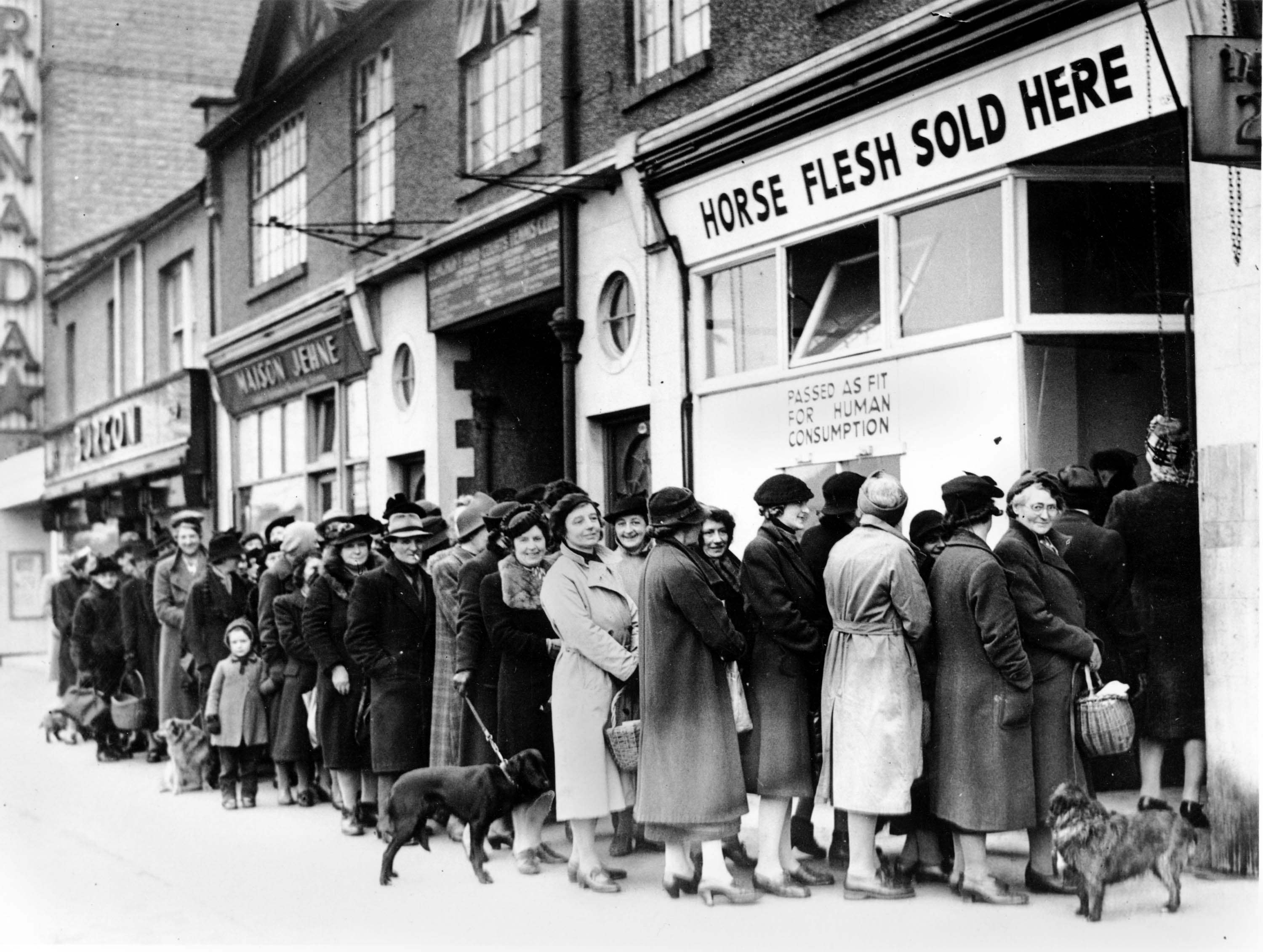 The Rationing Years in Britain 1939 - 1954 - Flashbak