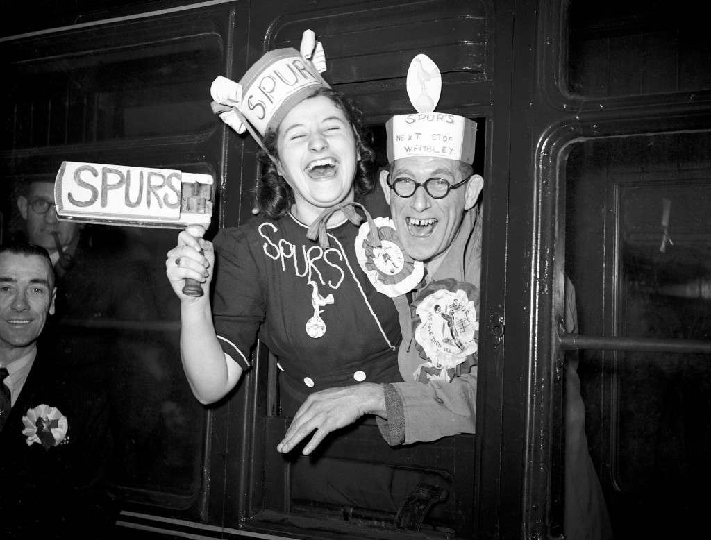 Tottenham Hotspur fans board the train at Euston Station before traveling to the FA Cup Semi-Final match against Blackpool Ref #: PA.11397141 Date: 13/03/1948