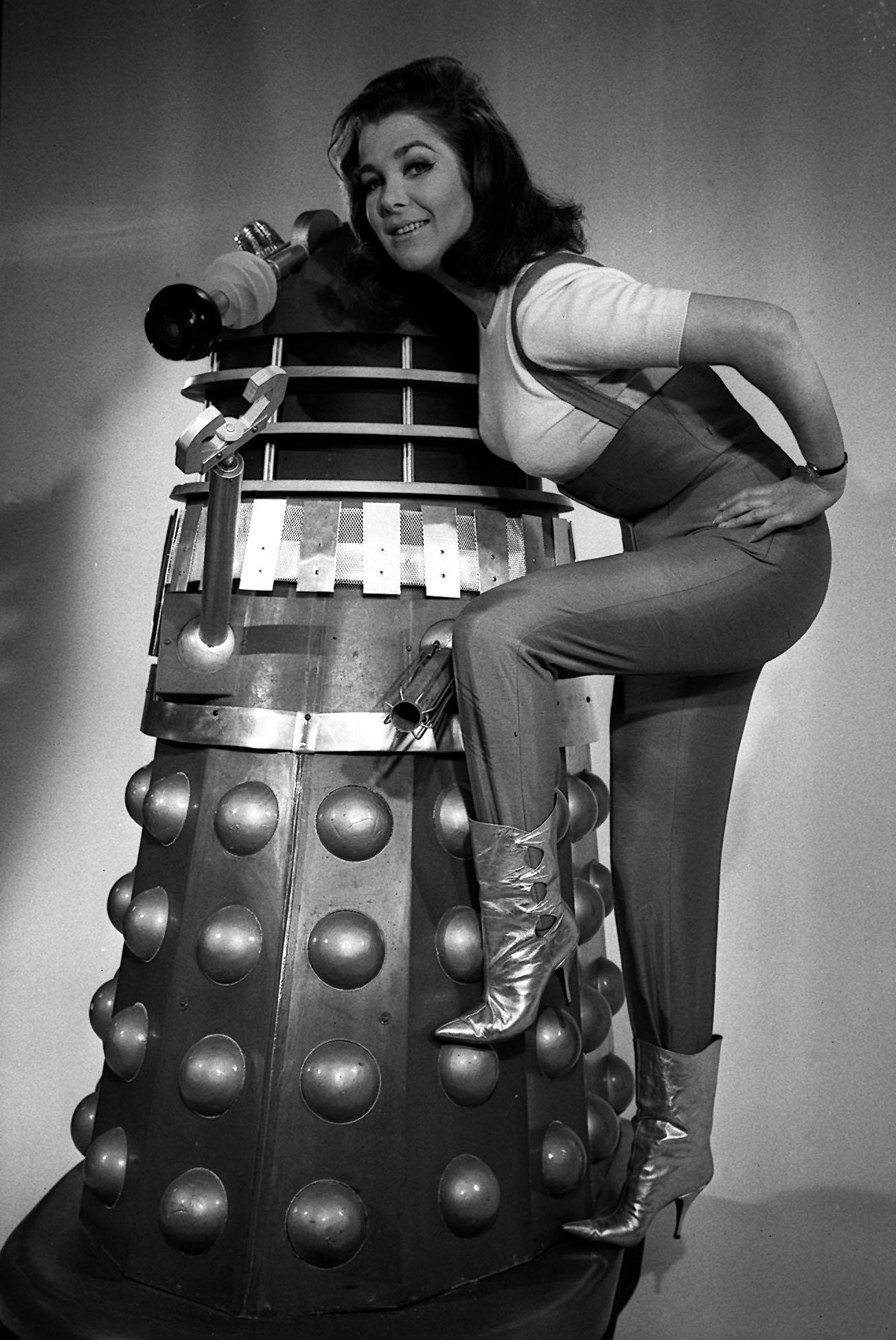 Dr Who and the Asylum of the Daleks 1964 - YouTube