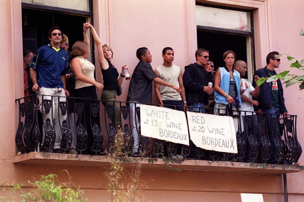 Spectators take advantage of a balcony to enjoy the Notting Hill Carnival in London. Ref #: PA.1335922  Date: 28/08/2000