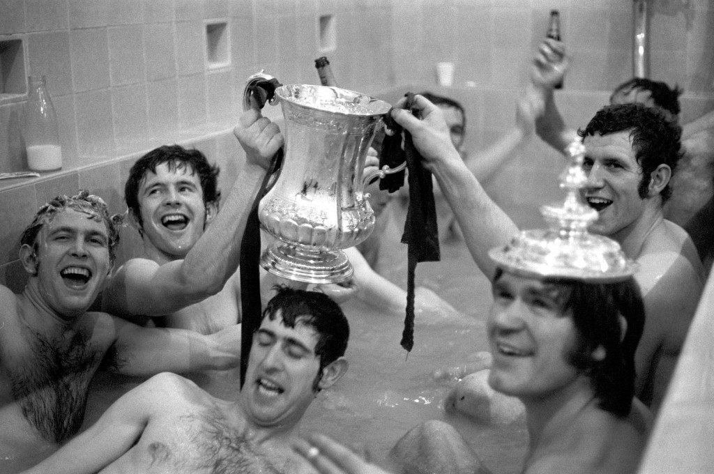 Soccer - FA Cup - Final Replay - Chelsea v Leeds United Chelsea's John Hollins (second l) and Peter Osgood (r) celebrate with the FA Cup in the plunge bath after the match, alongside teammates Tommy Baldwin (l), Peter Bonetti (c) and David Webb (second r) Ref #: PA.714547  Date: 29/04/1970 