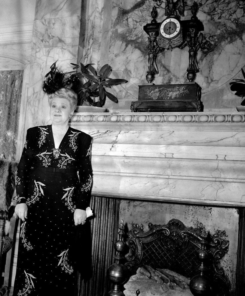 Singer Sophie Tucker is shown, March 25, 1944. (AP Photo/RM) Ref #: PA.12521915  Date: 25/03/1944 