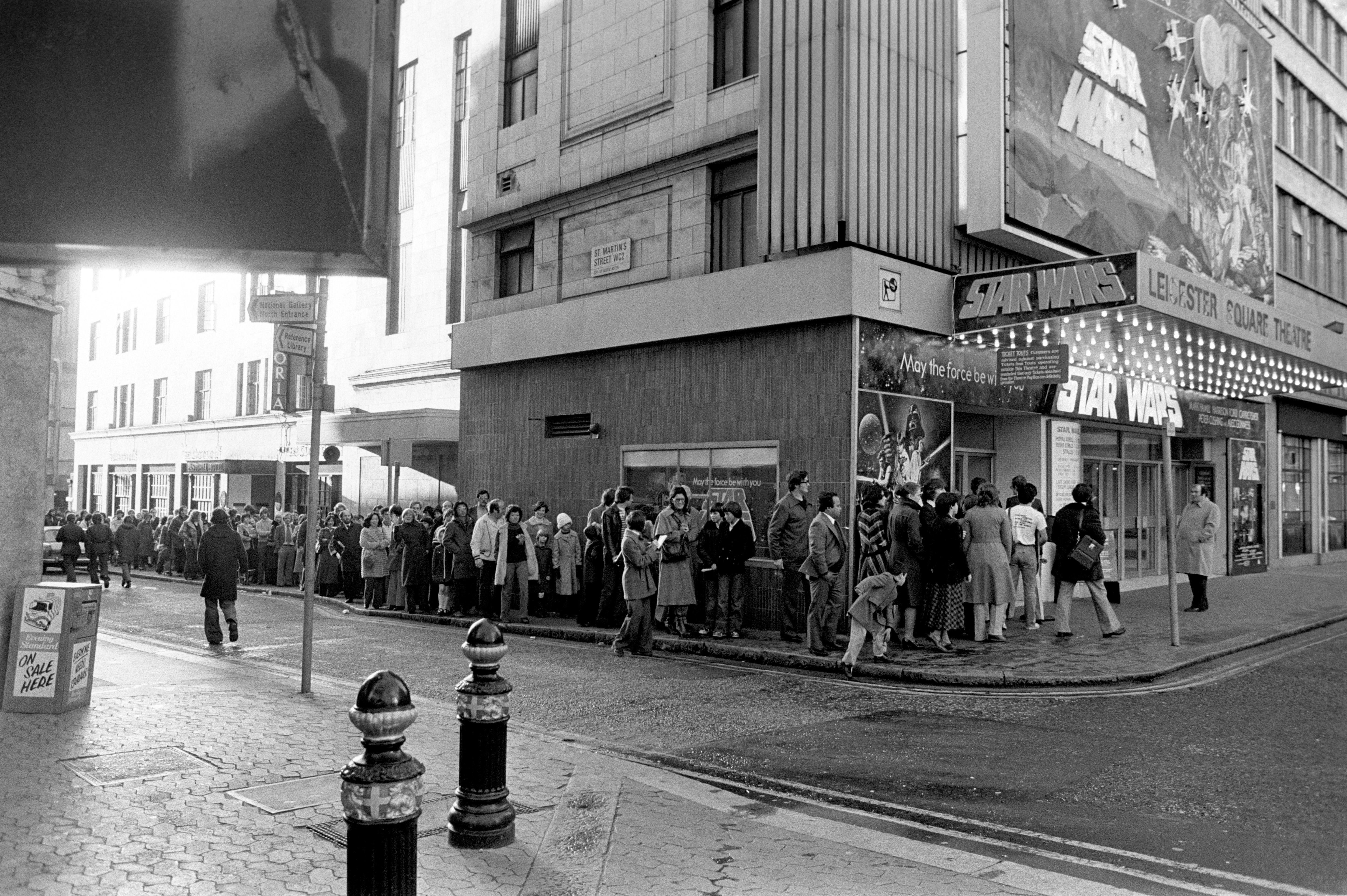 Waiting In Line To See Star Wars 1977 00 Flashbak