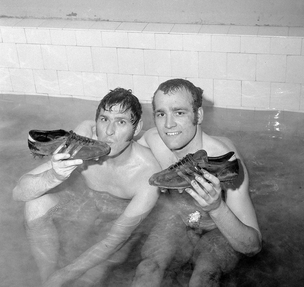 Colchester United beat Leeds United 3-2 in their FA cup, 5th round meeting at Layer road. Here celebrating in the bath are goal-scorers Ray Crawford (left) and Dave Simmons. Ref #: PA.1687049  Date: 13/02/1971