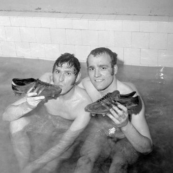 Wonderful retro photos of footballers in the bath