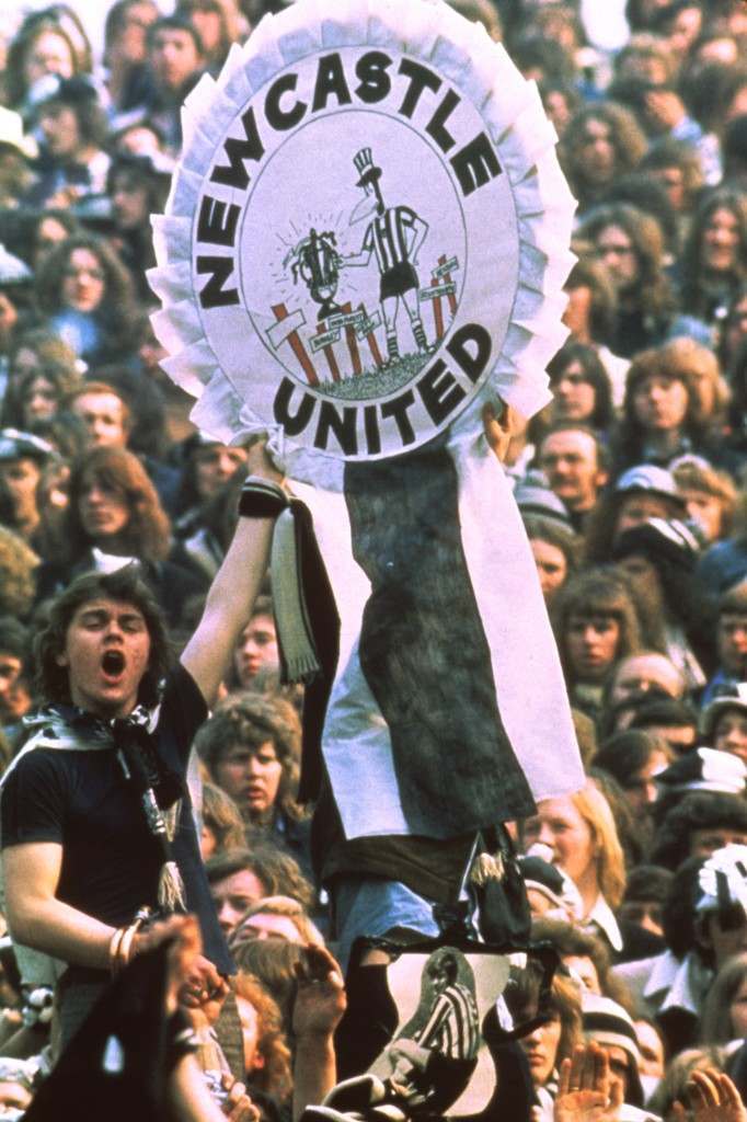 Soccer - Newcastle United Parade The Inter-Cities Fairs Cup - St James' Park Newcastle United fan holds up a giant rosette as his team parade the Inter-Cities Fairs Cup, which they won by beating Ujpest Dozsa Archive-PRnewcastle-10 Ref #: PA.18757302  Date: 12/06/1969