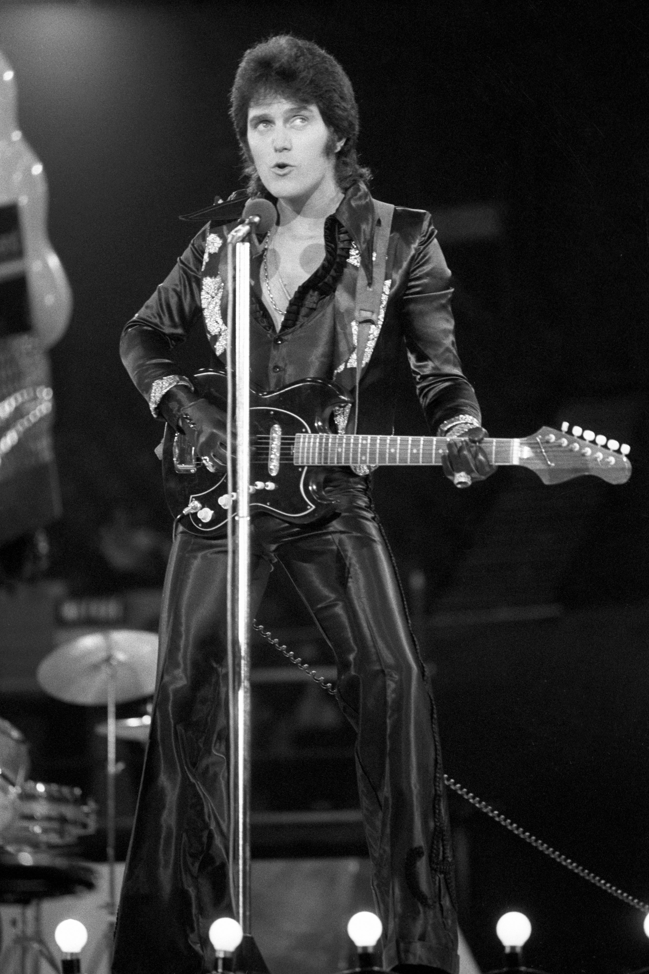 Pop singer Alvin Stardust performs at London Weekend Television's 'Saturday Scene' British Pop Awards at the Empire Pool, Wembley. Ref #: PA.21266299  Date: 16/11/1975