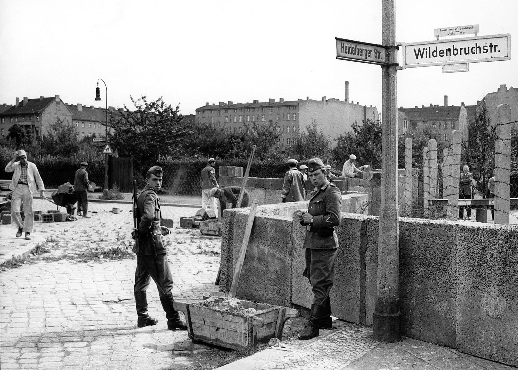 Охрана Берлинской стены