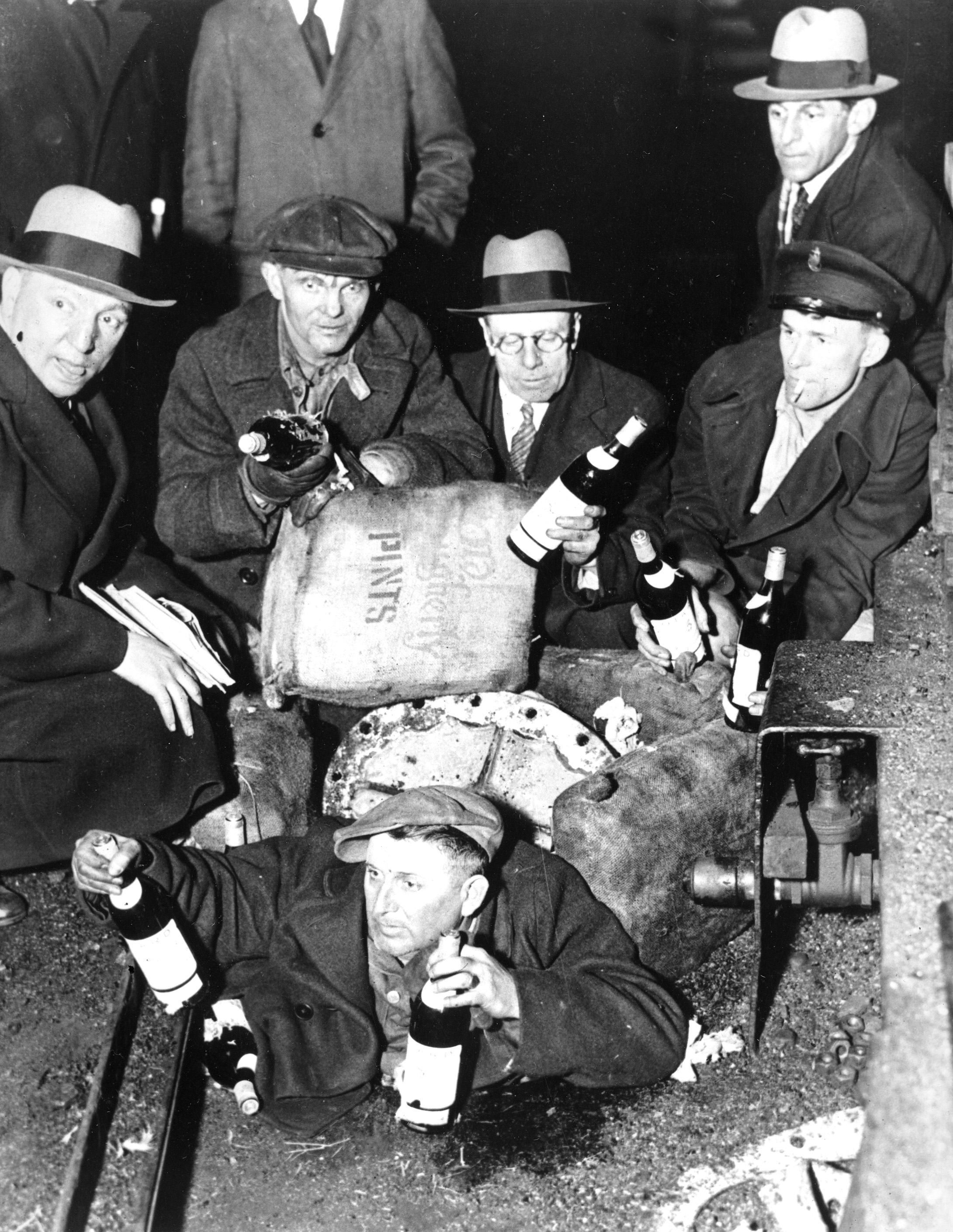 Historical photographs show Texas Rangers confiscating alcohol, arresting  bootleggers during prohibition in 1920s