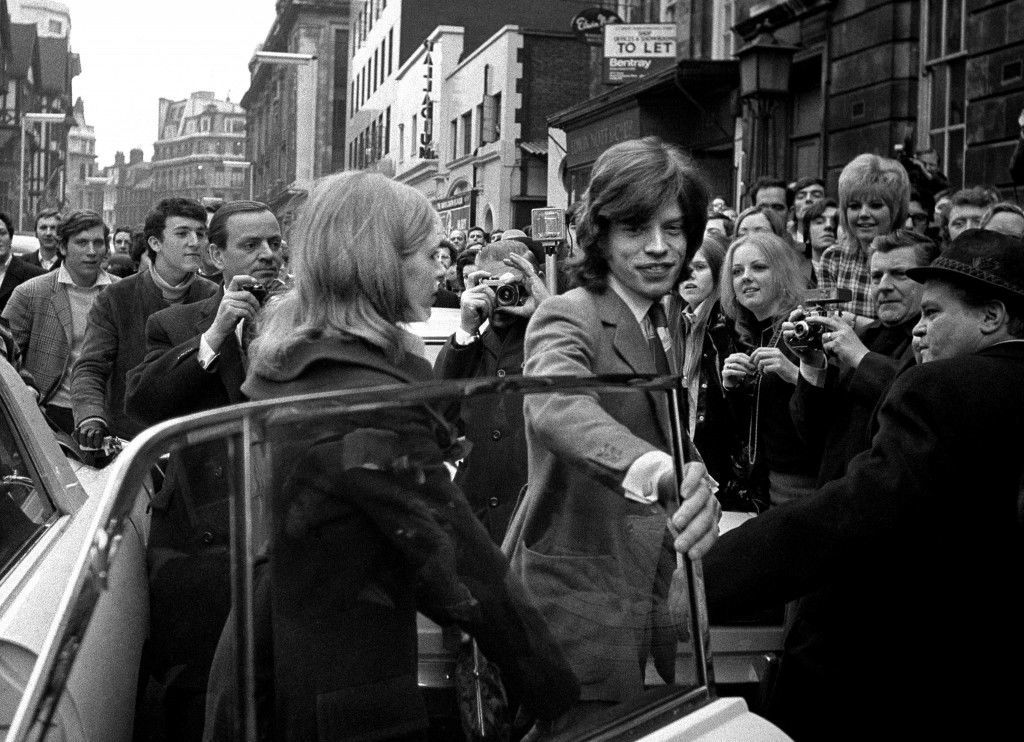 Mick Jagger of the Rolling Stones and actress Marianna Faithfull arrive for the resumed hearing of the case in which they have denied possessing cannabis resin. Ref #: PA.3506086  Date: 26/01/1970