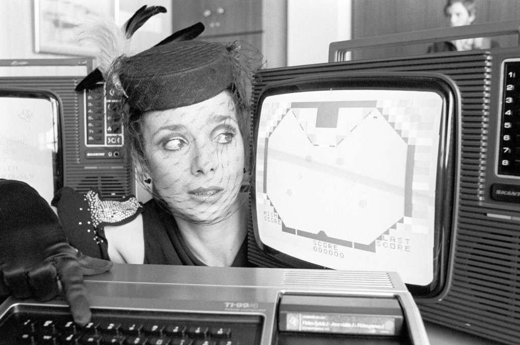 Jacqueline Pearce the scheming Servalan in the TV series Blake 7, looks at the first talking computer for the home, made by Texas Instruments and retailing for Â£995. Ref #: PA.5786338  Date: 10/04/1980 