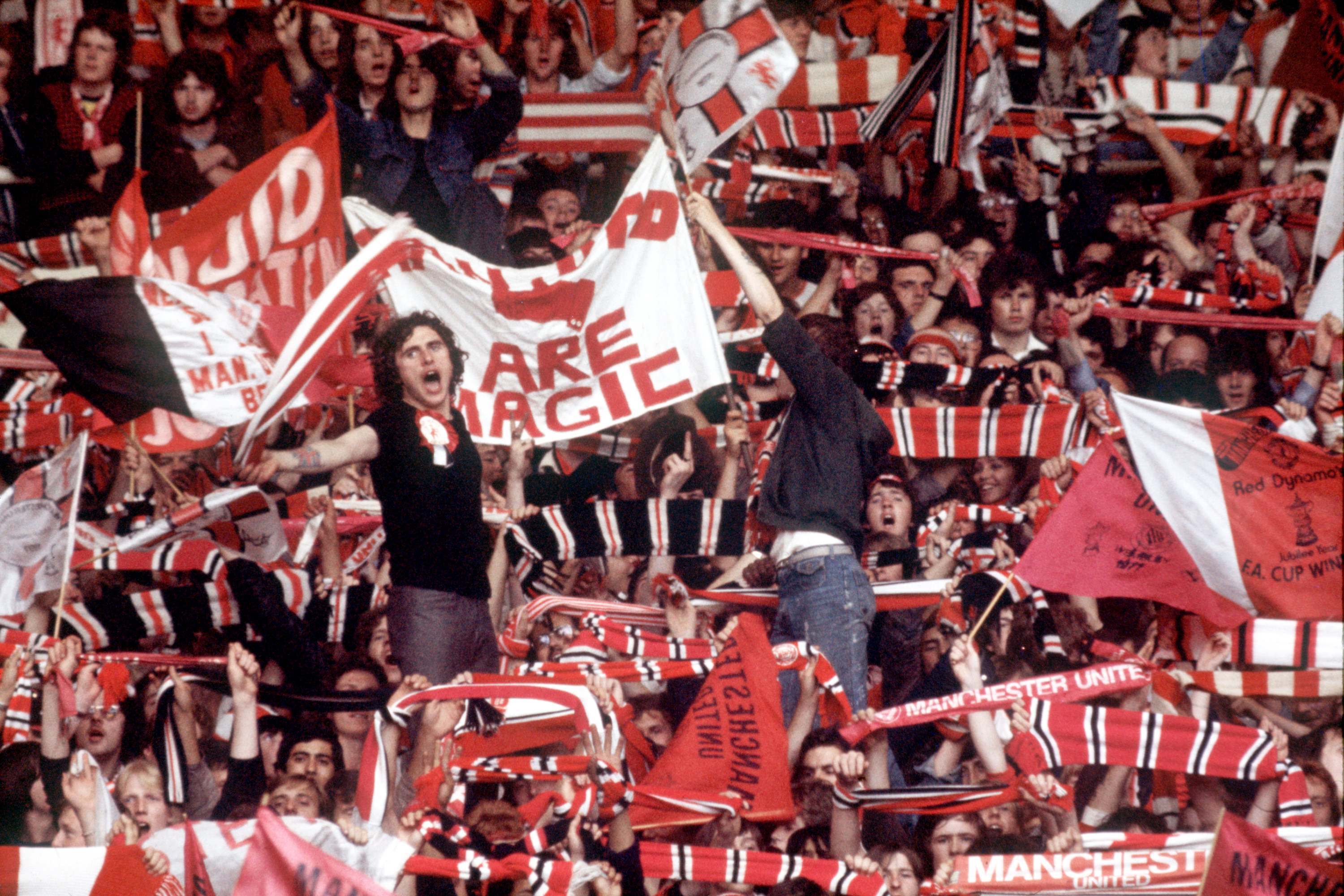 Faces In The Crowd: Manchester United Fans 1948-1980 - Flashbak
