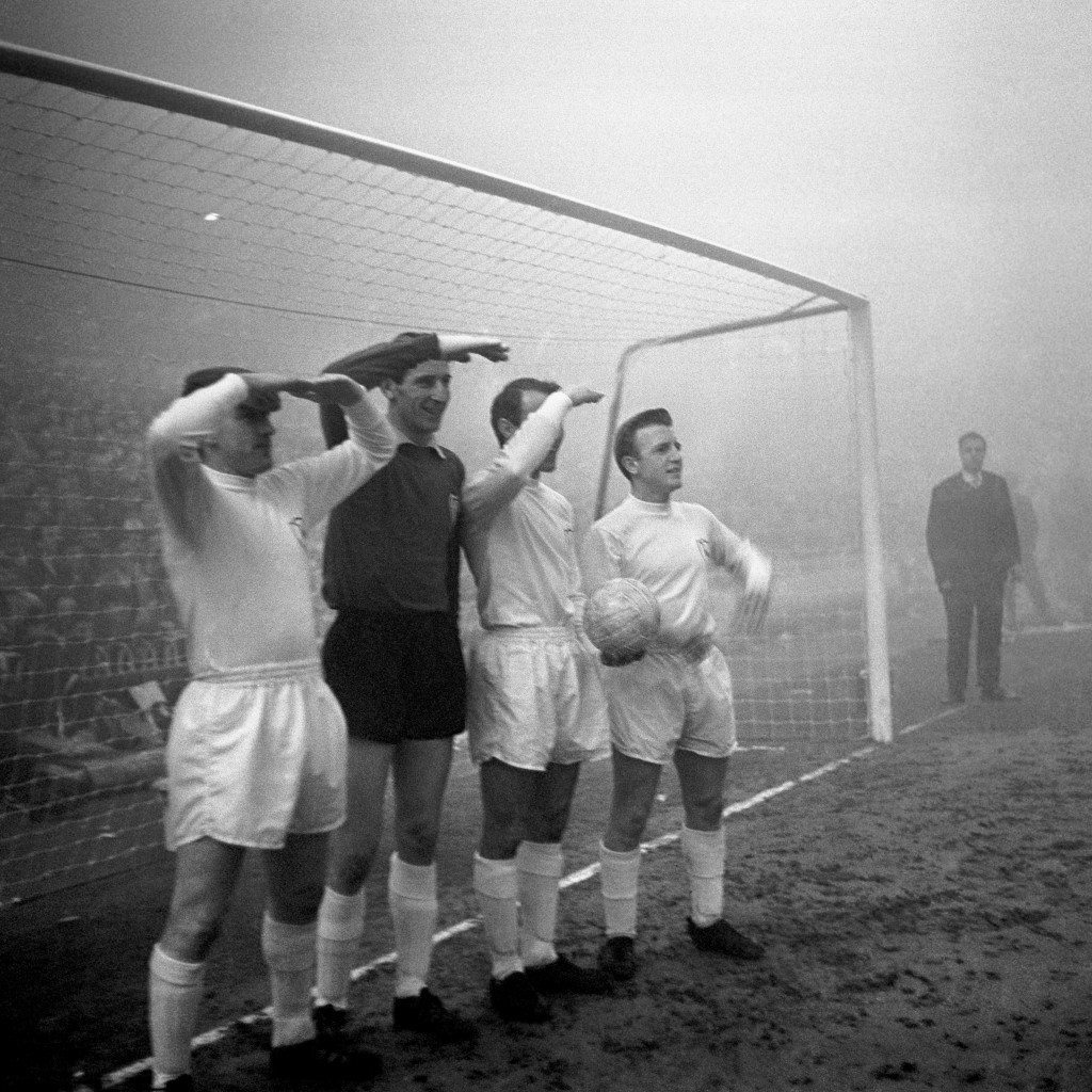 Soccer - UEFA Cup Winners' Cup - First Round - Tottenham Hotspur v Manchester United - White Hart Lane