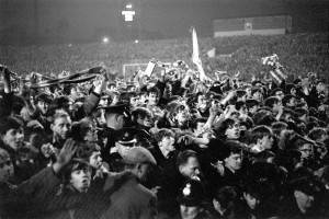 Faces In The Crowd: Manchester United Fans 1948-1980 - Flashbak