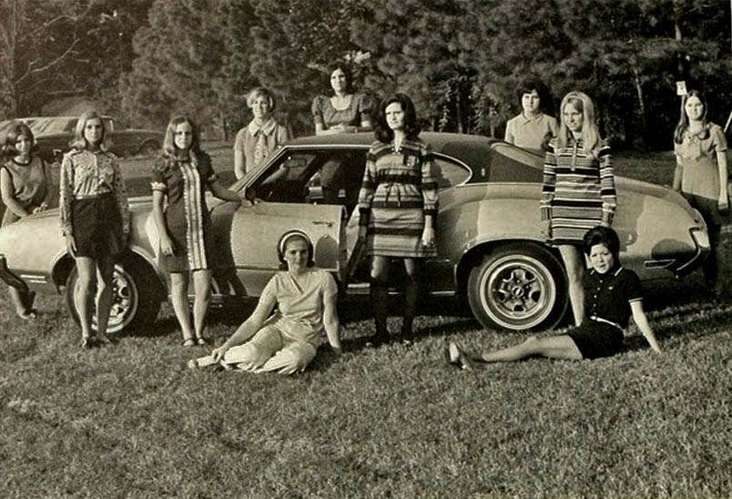 Chick Magnets: Vintage Rides and the Ladies Who Loved Them Flashbak