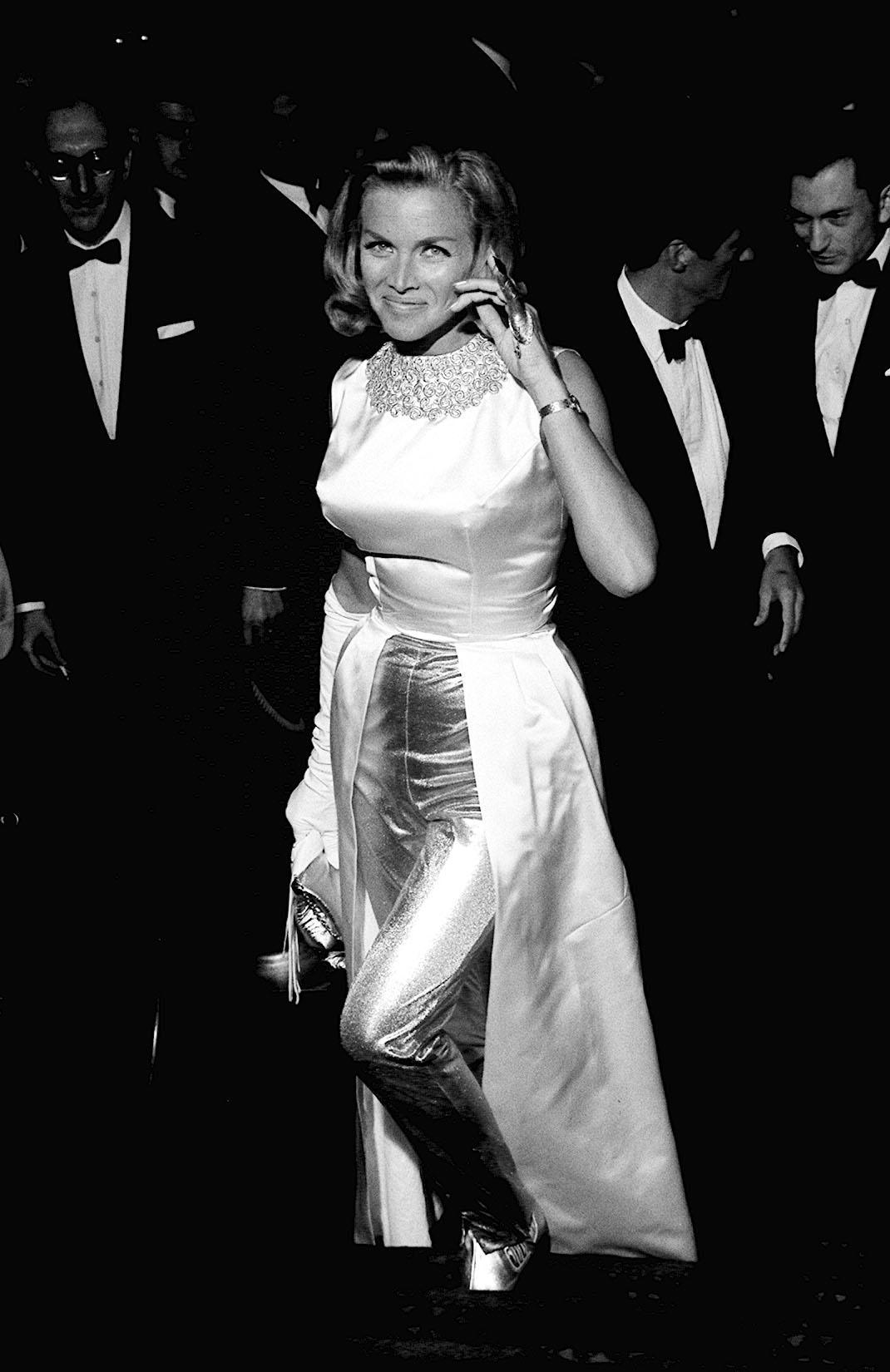 Honor Blackman, who plays Pussy Galore in the third Bond film 'Goldfinger', arrives at the world premiere in London's Odeon, Leicester Square.