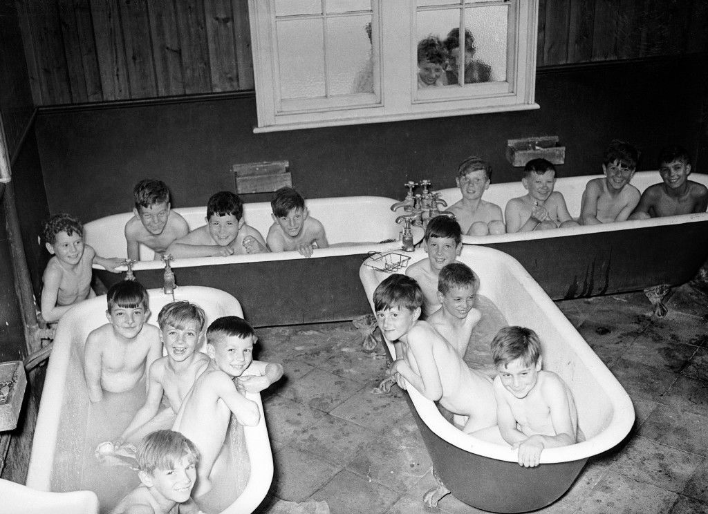 Evacuees having their bath. Ref #: PA.5568852  Date: 04/10/1939