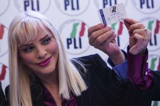 Italian Parliment Female Porn Star - Ten Porn Stars Who Flirted With Politics - Flashbak